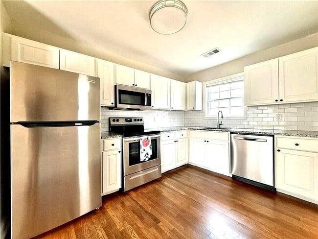 Photo - 1449 Lynford Dr SW