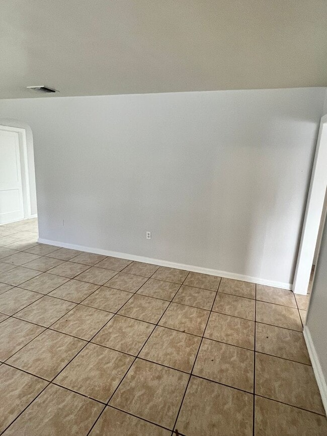 Photo - 2 BEDROOM 1 BATH SINGLE FAMILY HOME WITH A SEPARATE DEN (POSSIBLE 3RD BEDROOM)