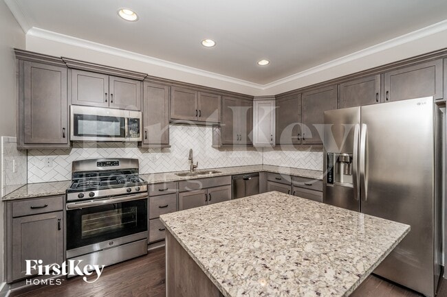 Photo - 1300 Shades Terrace