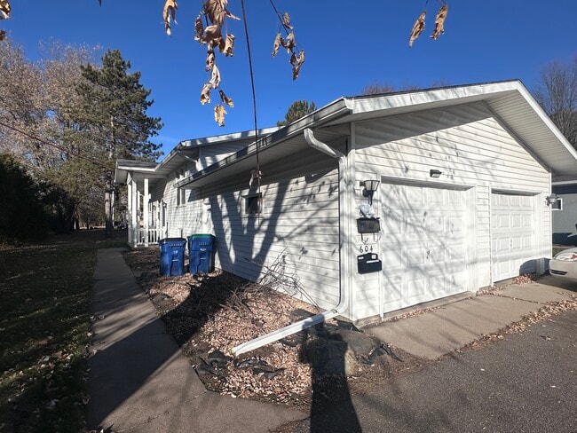 Photo - 604 Brown St