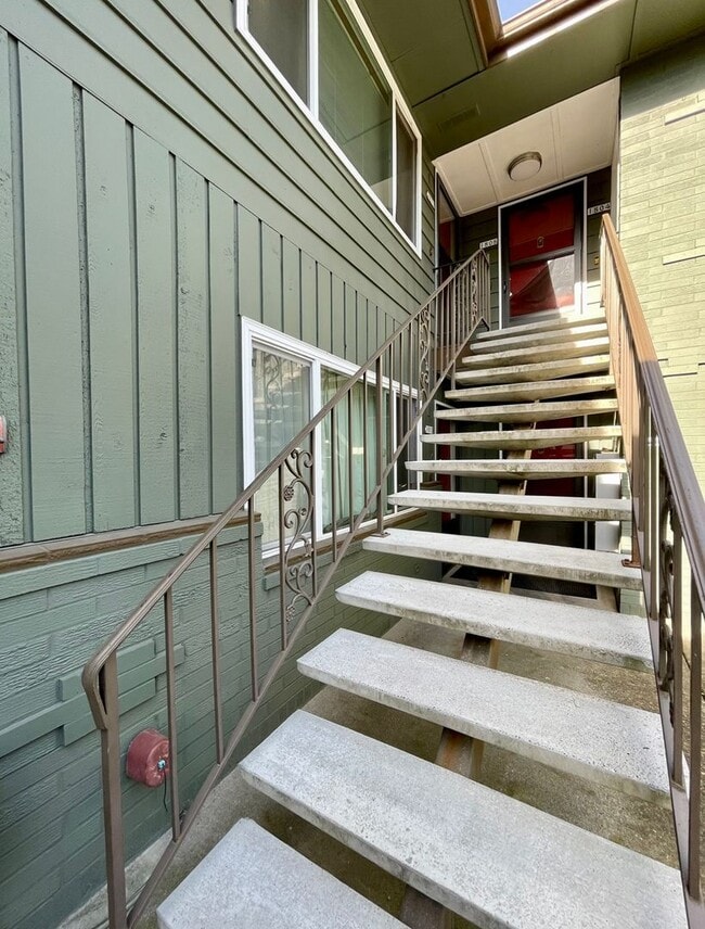 1812 NE Schuyler St Unit 1812