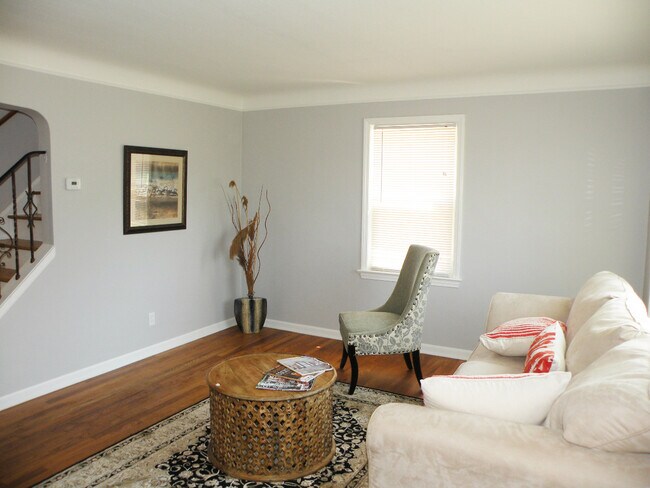 Photo - 3 Bed - 2 Full Bath Cape Cod for Rent in E...