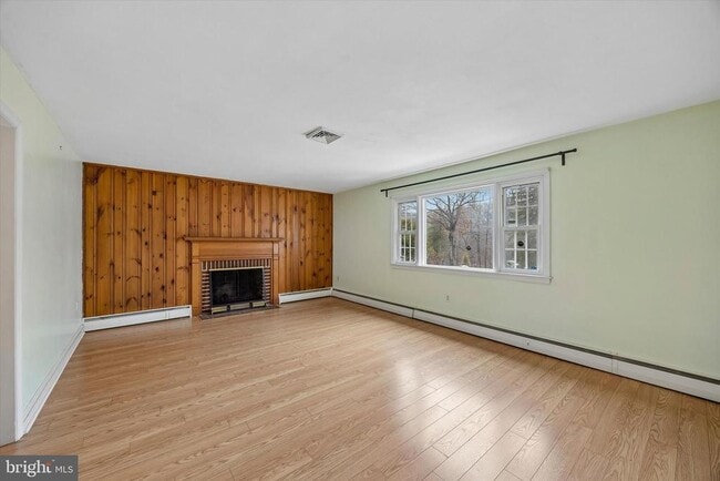 Building Photo - 76 Birch Ln