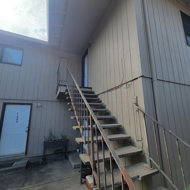 Building Photo - 903 Charles St Unit B Rental