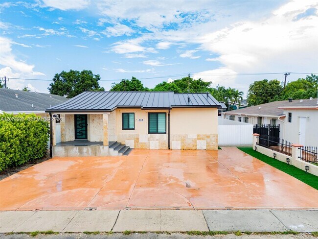 233 W 39th Pl Unit 0