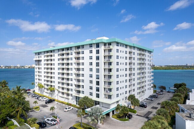 Island Pointe Condominiums - Island Pointe Condominiums
