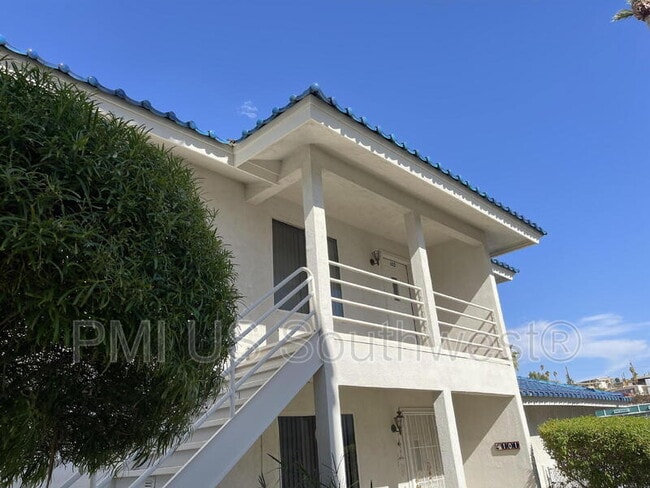 Building Photo - 1800 Club House Dr Unit M102