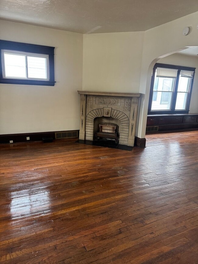 Building Photo - 9402 Pierpont Ave Unit #1