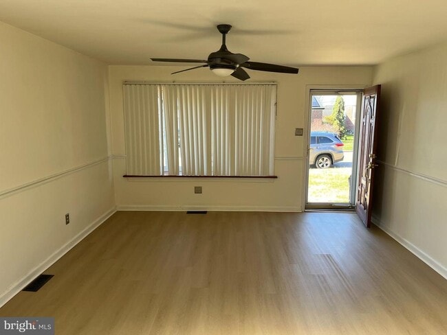 Photo - 509 Larkspur St