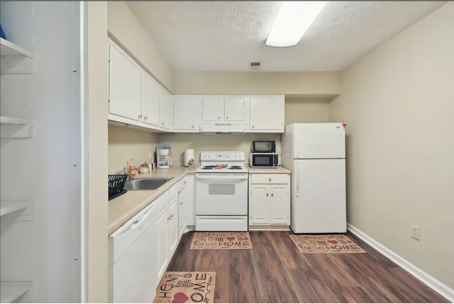 Photo - 144 Scandia Cir