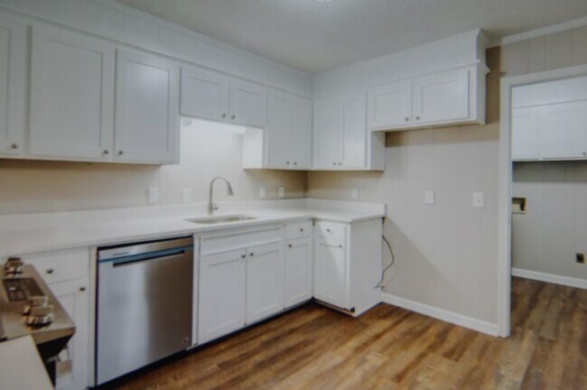 Photo - 2475 Drexel Dr