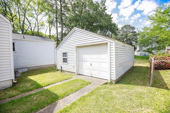 Photo - 209 Pennington Blvd