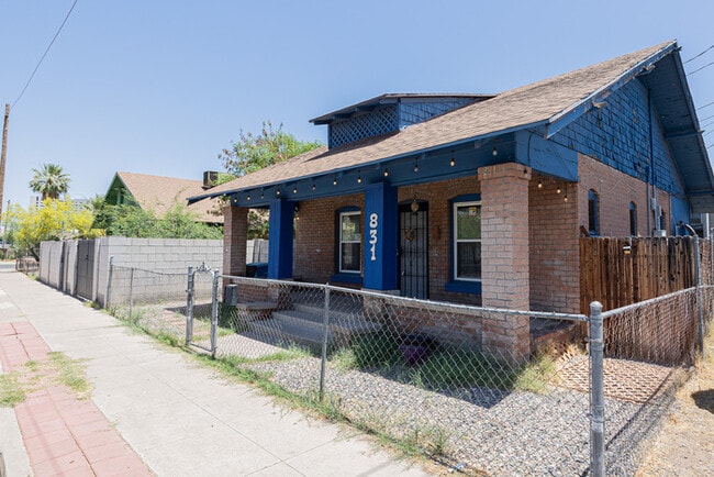 Photo - 831 N 10th St