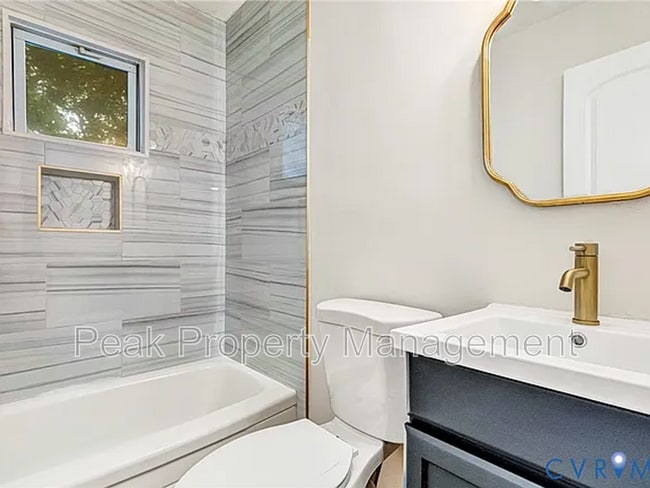 Photo - 2005 2nd Ave