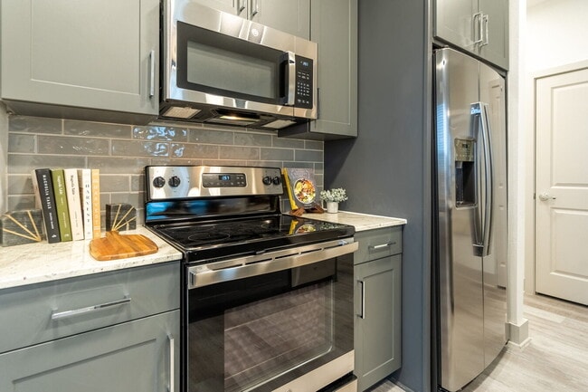 Building Photo - Stylish Living Starts with 8 Weeks Free! Unit ACS2 Rental