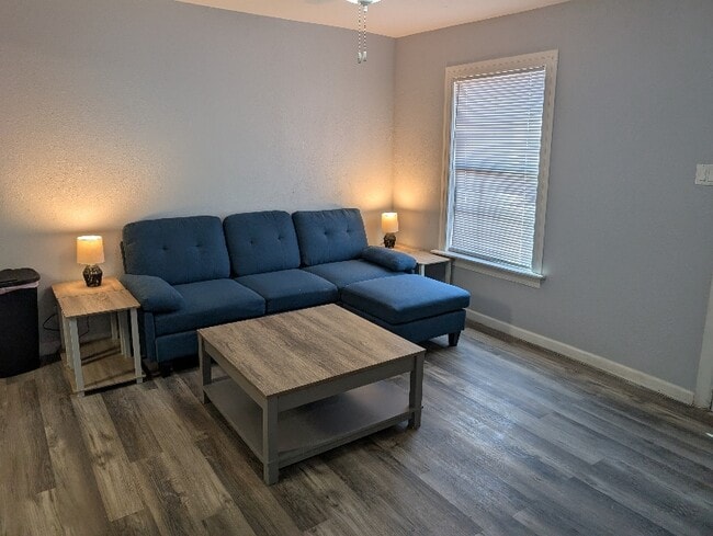 Photo - 1404 Wood St