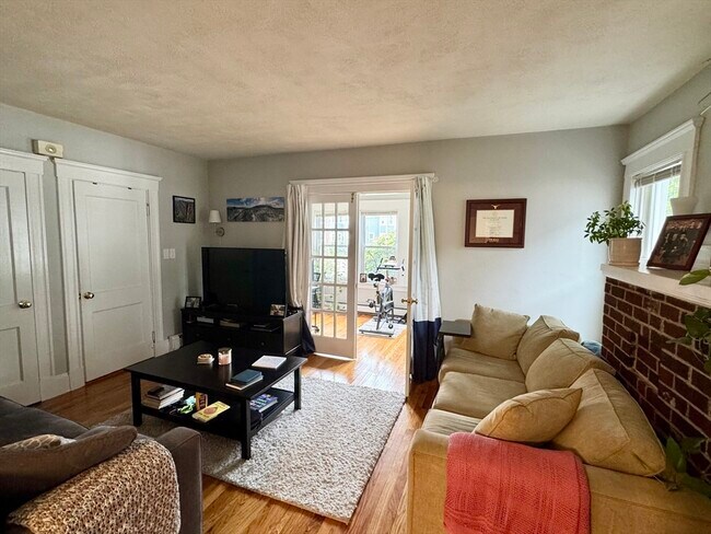 Building Photo - 104 Belmont St Unit 1 Rental