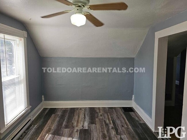 Photo - 5520 N Summit St Unit Upper