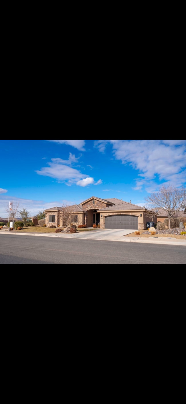 3011 E Crimson Ridge Dr