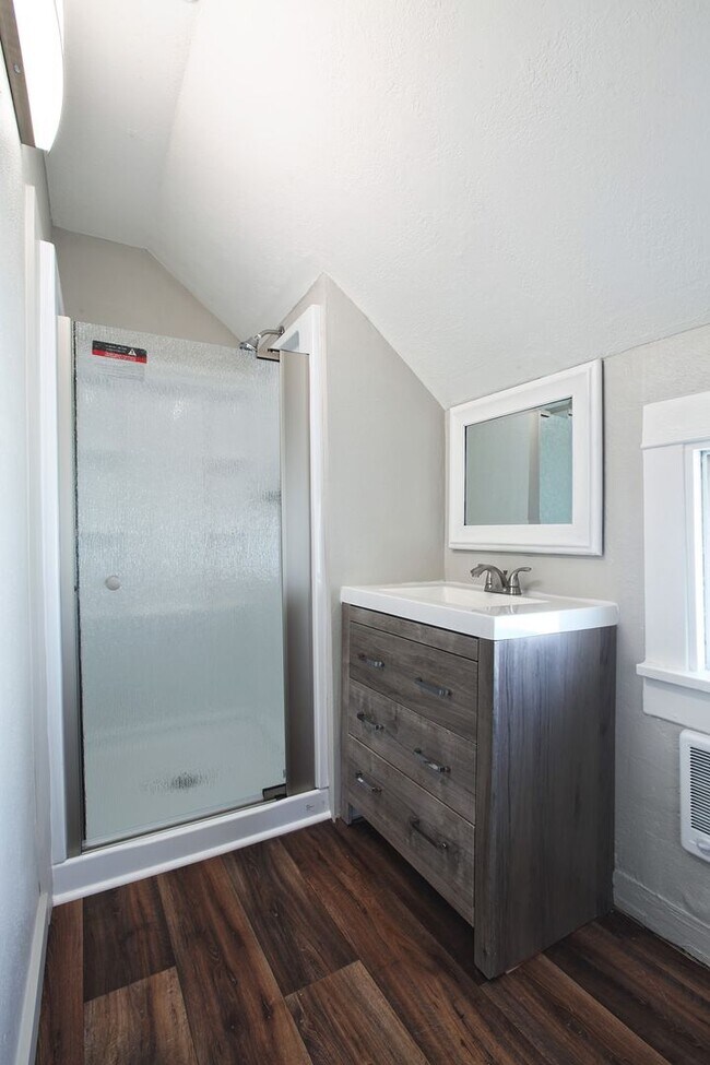 Darling 2 Bedroom Convenient Stanwood Home... Townhome Townhome