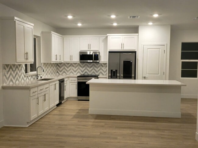 Photo - 3275 Workman Ave