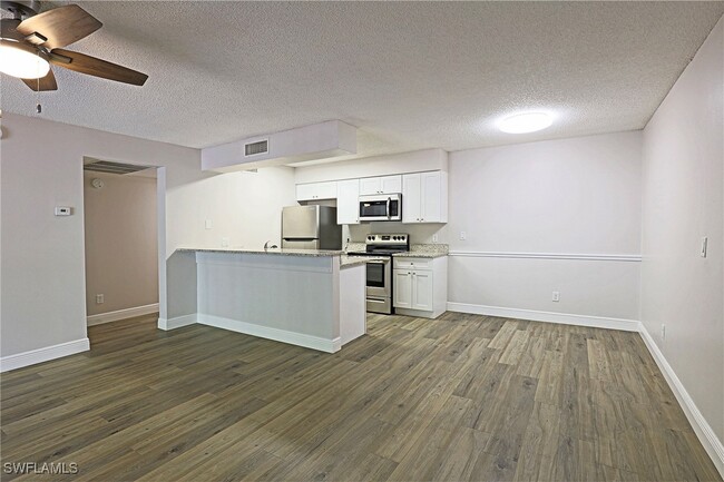 Building Photo - 5305 Summerlin Rd Unit 515 Rental