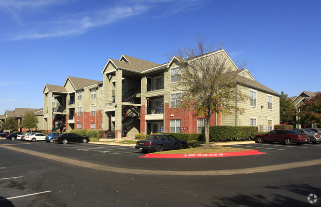 Building Photo - Oaks At Georgetown Rental