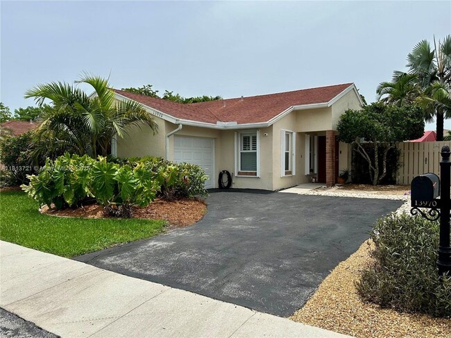 Photo - 13970 Beechwood Ct House