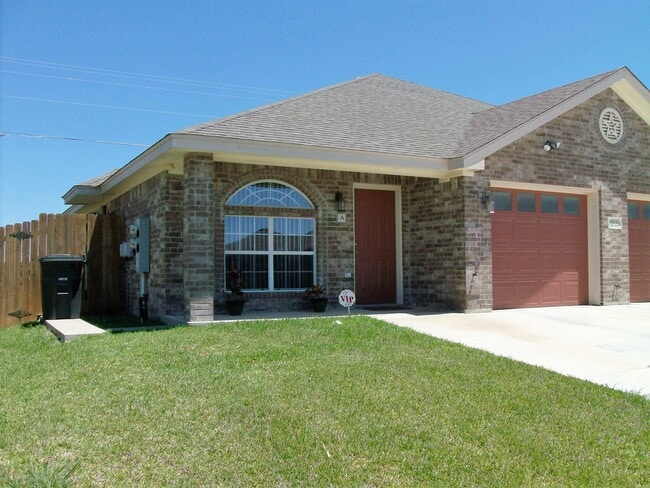 3 Bedroom | 2 Bath Duplex – Modern Comfort... - 3 Bedroom | 2 Bath Duplex – Modern Comfort...