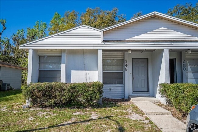 Building Photo - 748 Zella Ln Rental