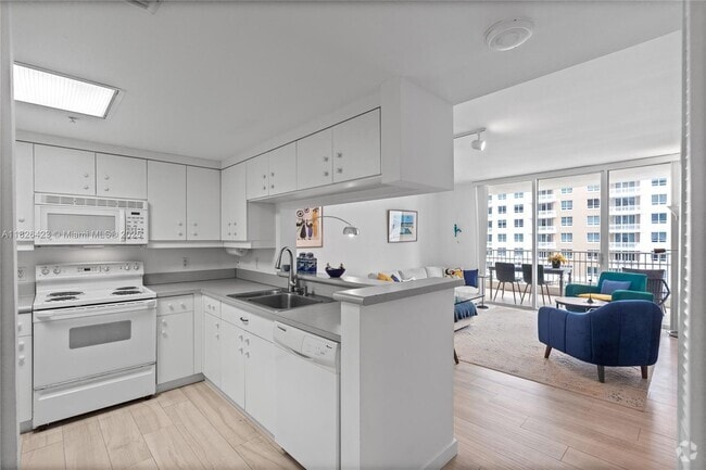 Building Photo - 701 Brickell Key Blvd Unit 1408 Rental