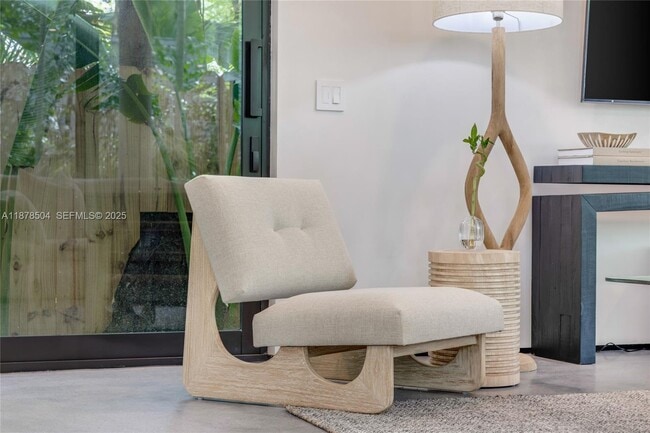 Photo - 1000 NW 9th Ct