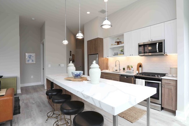 2BR, 2BA - 1,073 SF