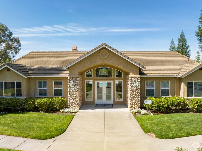 Emerald Pointe