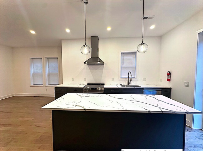 Photo - 733 Gresham Pl NW