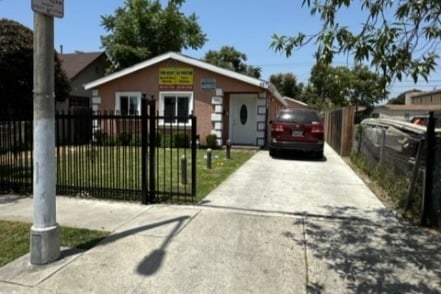 Photo - 325-327 E 60th St