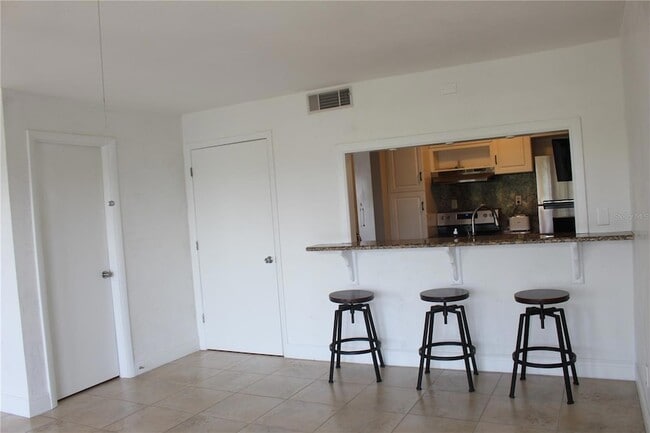 Photo - 9101 Tudor Dr Unidad F206