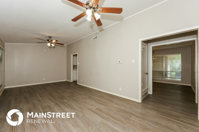 Photo - 1706 Enchanted Ln