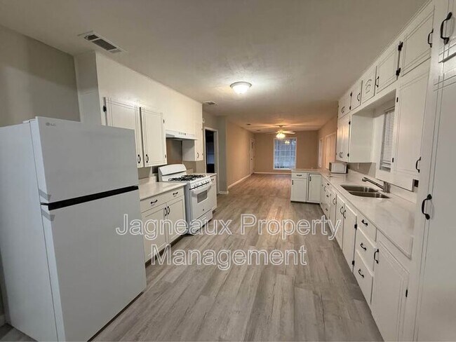 Photo - 227 E Peach St