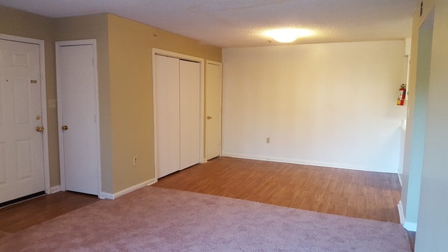 Dining Room - Little Lott's Creek Apartments
