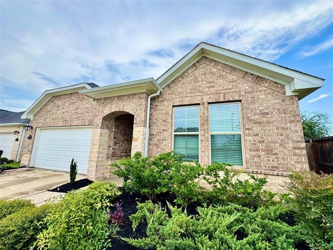 Building Photo - 31331 Whitfield Ct Rental
