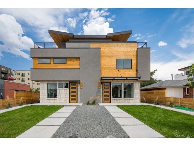 Building Photo - Stylish 3BR Townhome in Denver