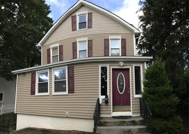 Building Photo - 164 Chauncey Pl Unit 2