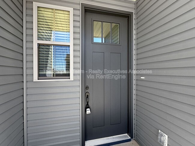 Photo - 1724 Bennett Vlg Dr