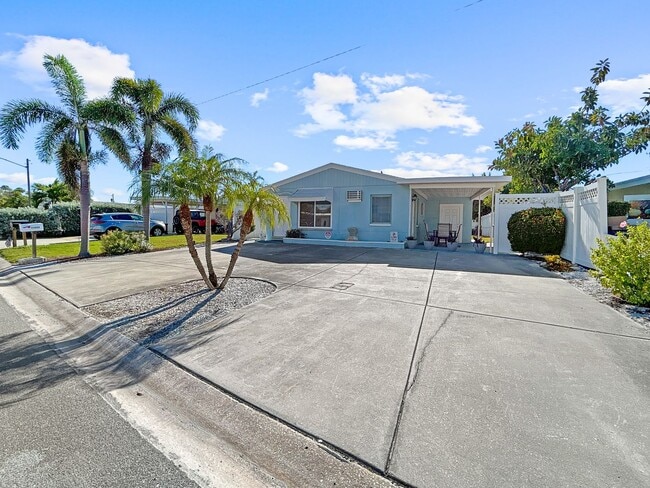 Building Photo - 11400 2nd St E Unit A