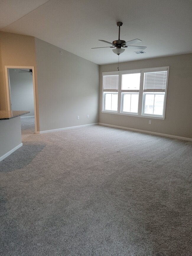 Photo - 20 Old Pond Rd Unit Condo for lease at Spring