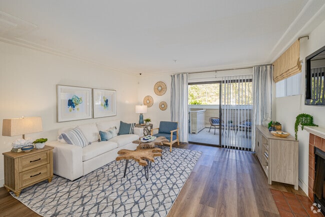 2BR, 2BA - 998SF - Living Room