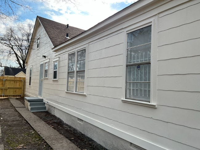 Photo - 2428 Lamar Cir