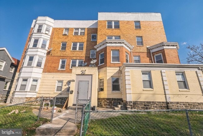 Building Photo - 5200 N 11th St Unit 2