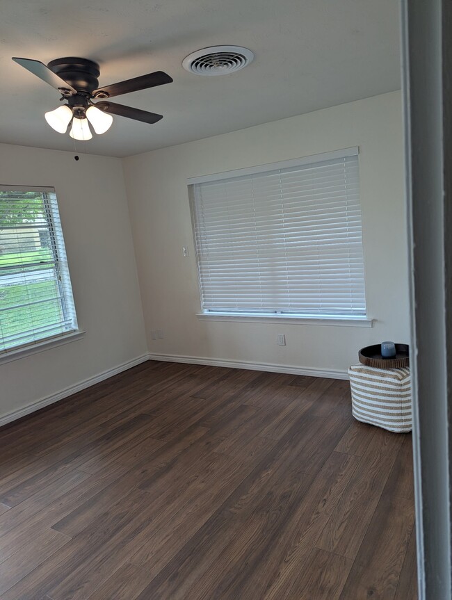 Photo - 1311 N Morris St Unidad 1311 N Morris